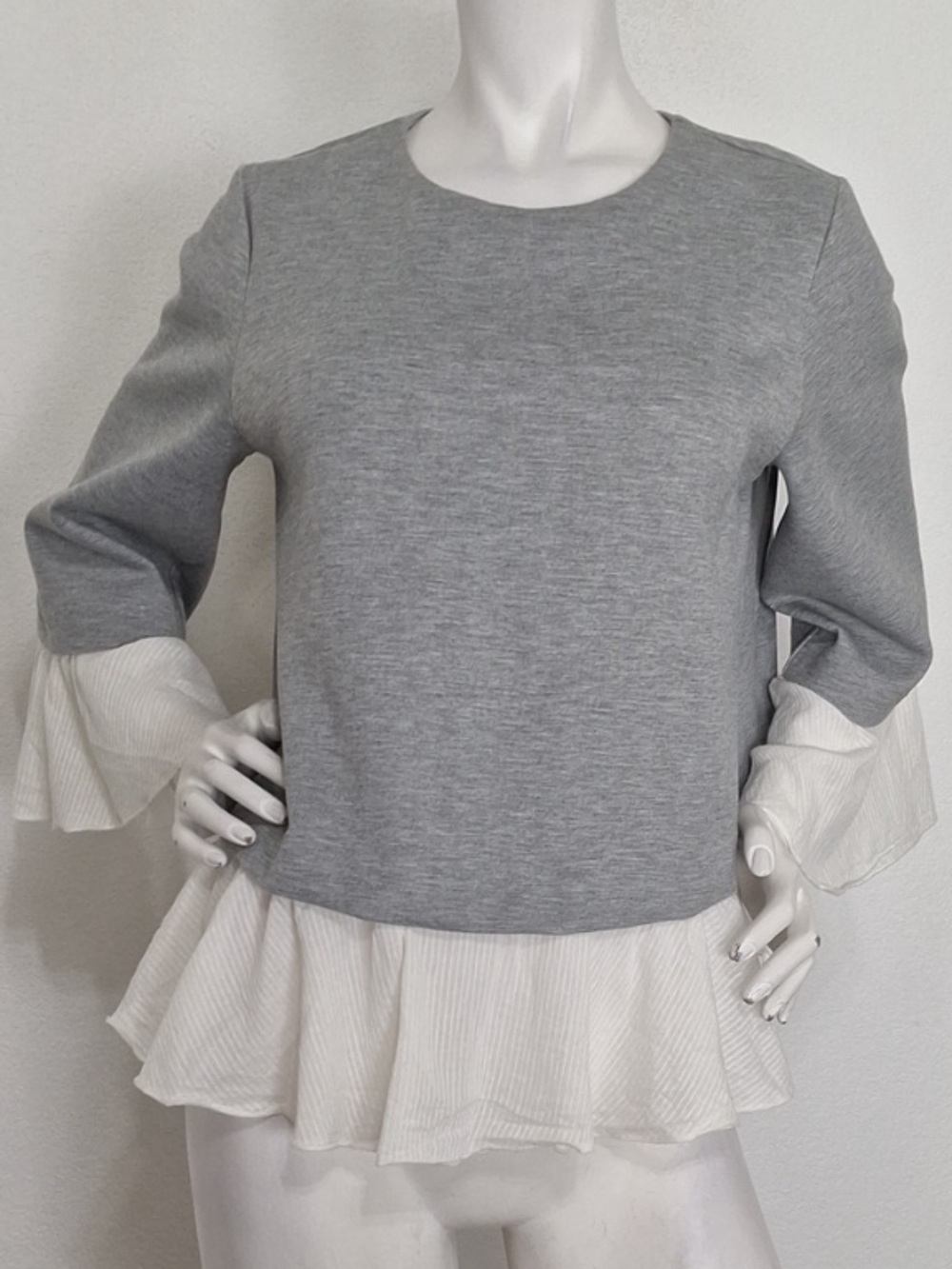 Halogen Gray & White Ruffle Preppy Bell Sleeve Mixed Media Sweatshirt Size S